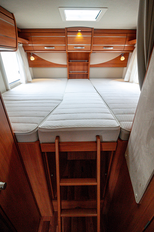 Fixed Twin Beds (rear Singles With Infill)