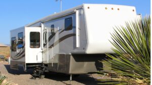 5th Wheels: Expansive and Versatile Storage